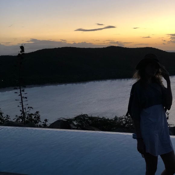 Letβs be friends in IG: @the_over_moon - Picture 1 of 3